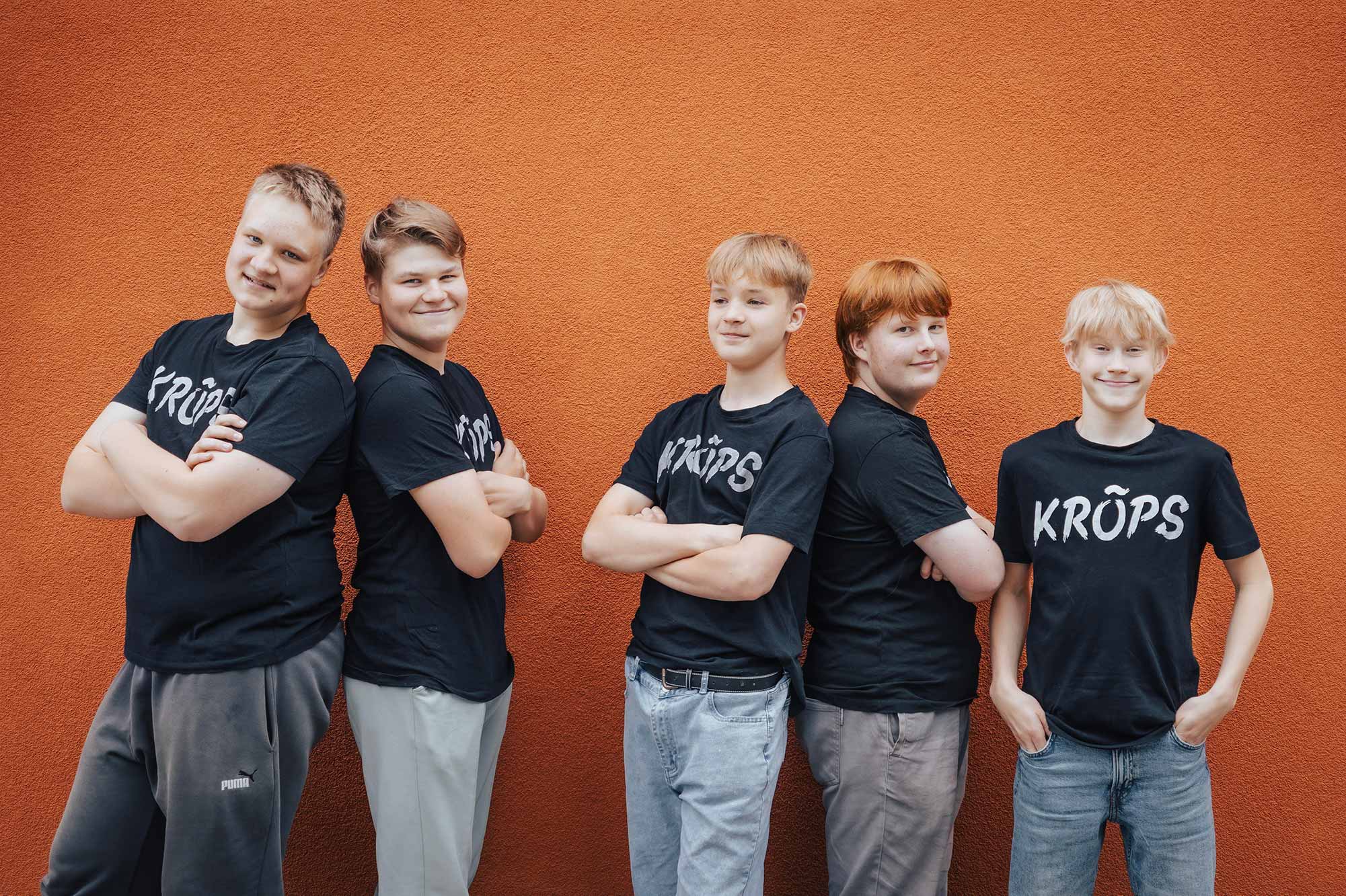 Eestis viimasel ajal laineid löönud ja meeletut populaarsust kogunenud SADU bändi soojendab kohalik Krõps koosseisus Robin Raat (vasakult), Otto Almann, Villem Sikk, Jaagup Ots ja Tanel Tuvike. Foto: TIINA MÄNNE